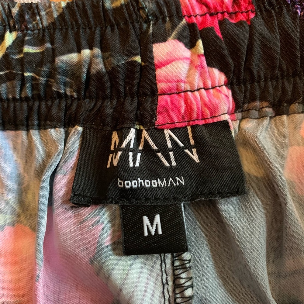 BoohooMAN Black and Pink Floral Shorts - Picture 2 of 6